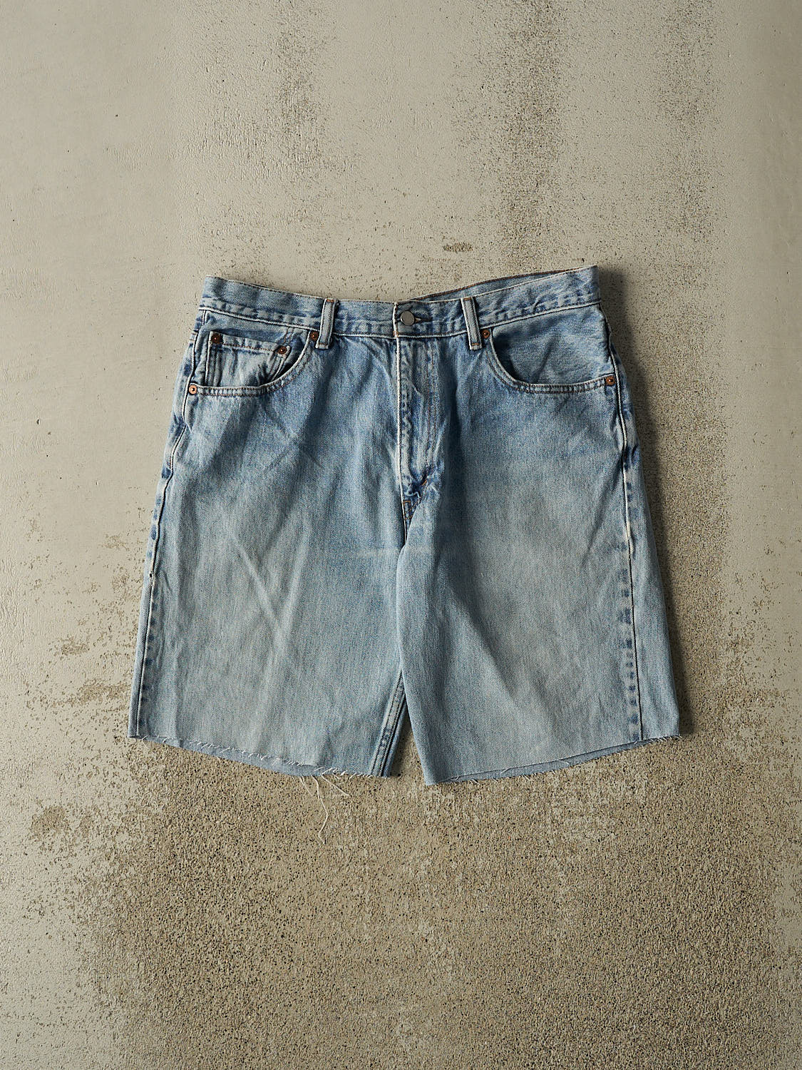 Vintage Y2K Light Wash Levi's 550 Cut Off Jean Shorts (35x9.5)