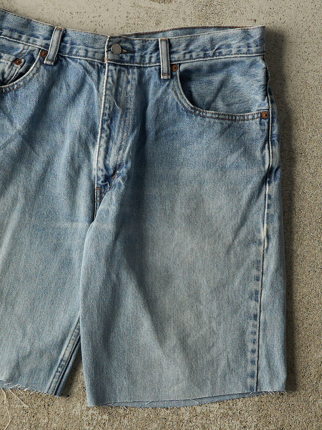 Vintage Y2K Light Wash Levi's 550 Cut Off Jean Shorts (35x9.5)