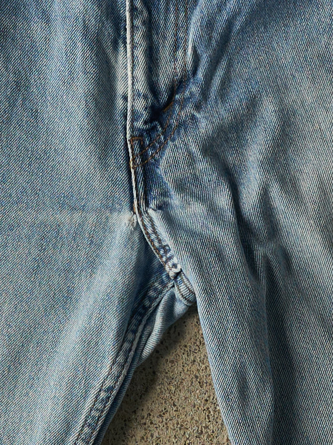 Vintage Y2K Light Wash Levi's 550 Cut Off Jean Shorts (35x9.5)