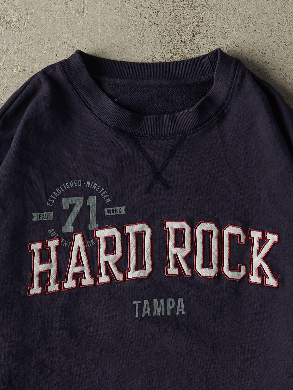 Vintage Y2K Navy Blue Hard Rock Cafe Tampa Embroidered Crewneck (L/XL)