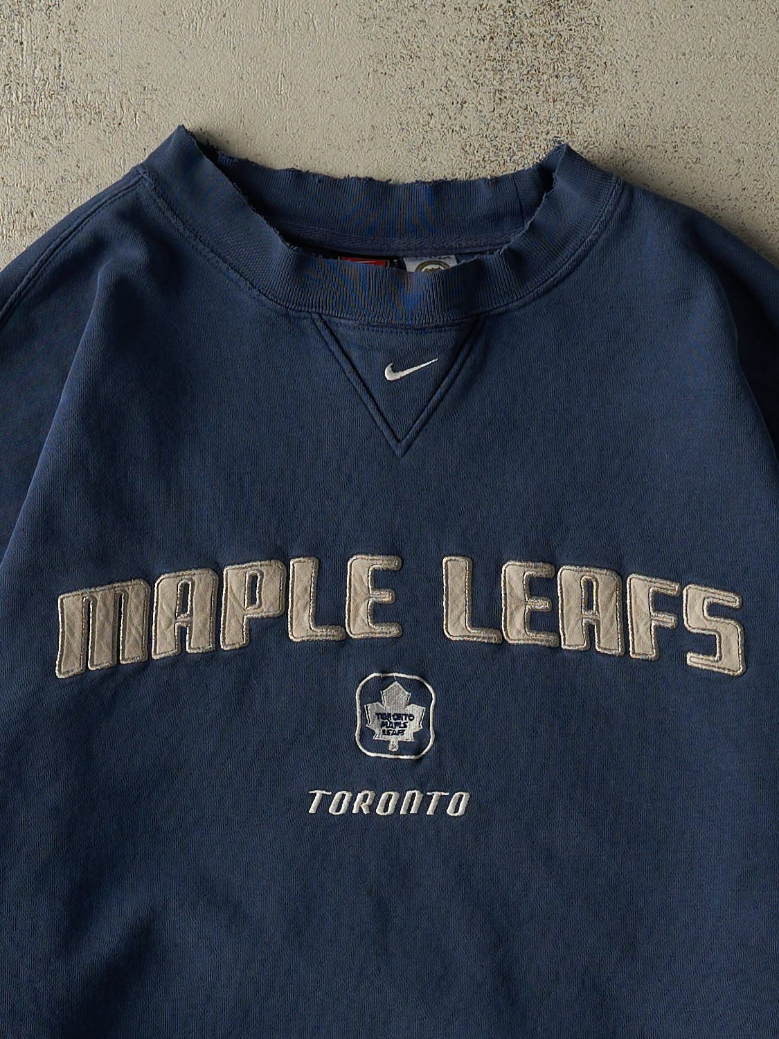 Vintage Y2K Blue Nike Middle Swoosh Toronto Maple Leafs Crewneck (XL/XXL)