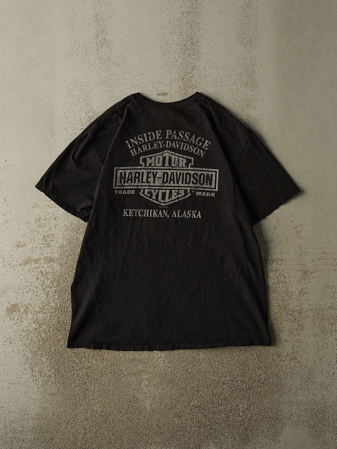 Vintage 16' Black Harley Davidson Alaska Pocket Tee (L/XL)