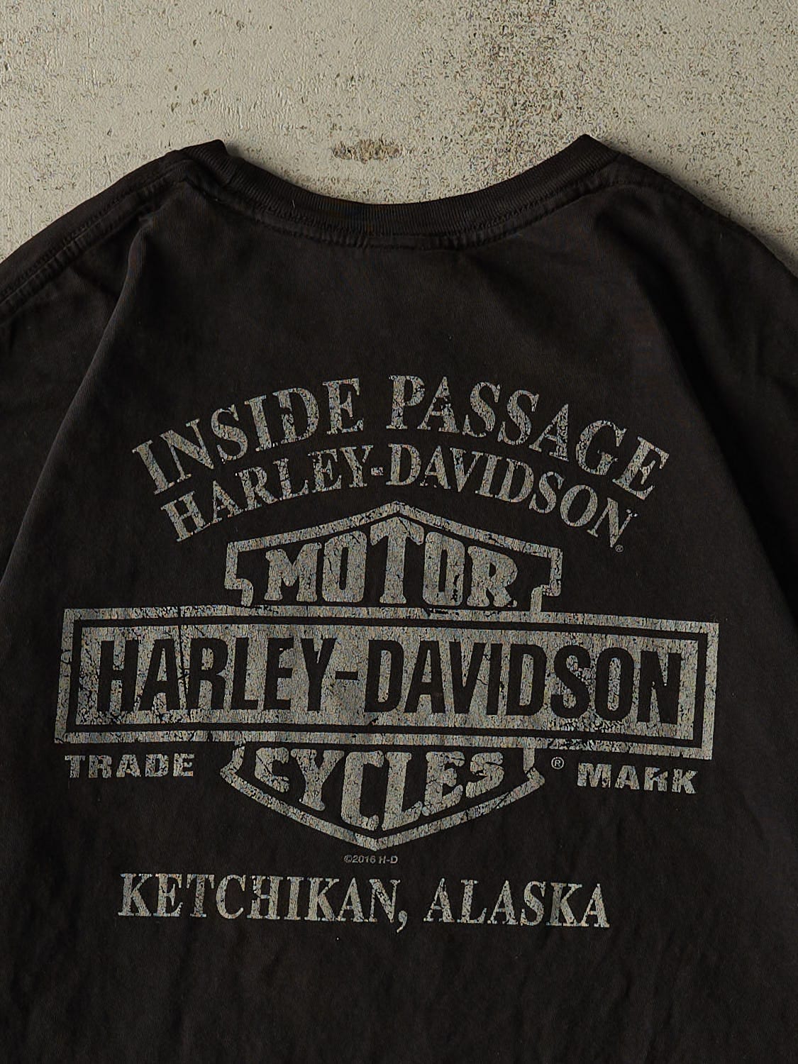 Vintage 16' Black Harley Davidson Alaska Pocket Tee (L/XL)