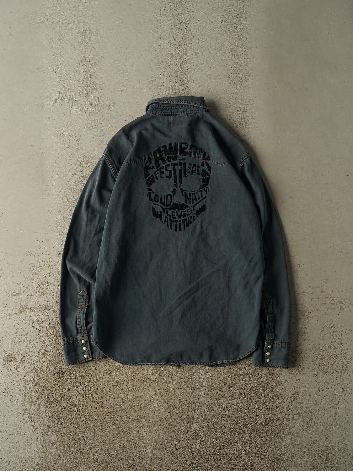 Vintage Y2K Dark Wash Levi's Denim Button Up Long Sleeve (L/XL)