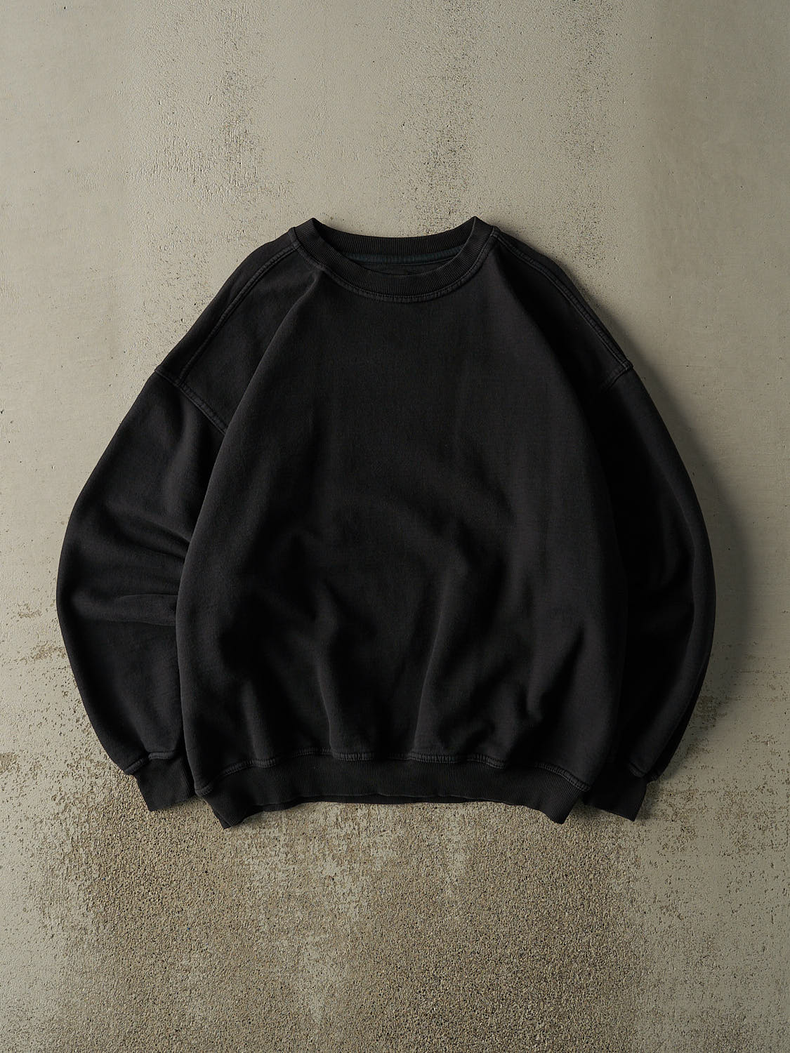 Vintage Y2K Black Russell Athletic Blank Crewneck (L/XL)
