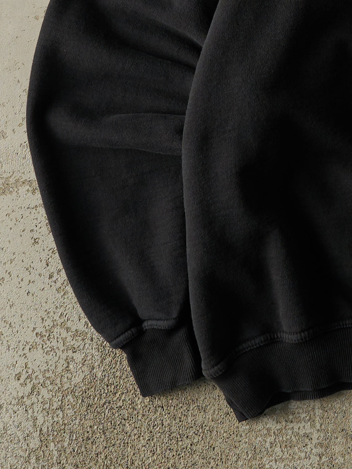 Vintage Y2K Black Russell Athletic Blank Crewneck (L/XL)