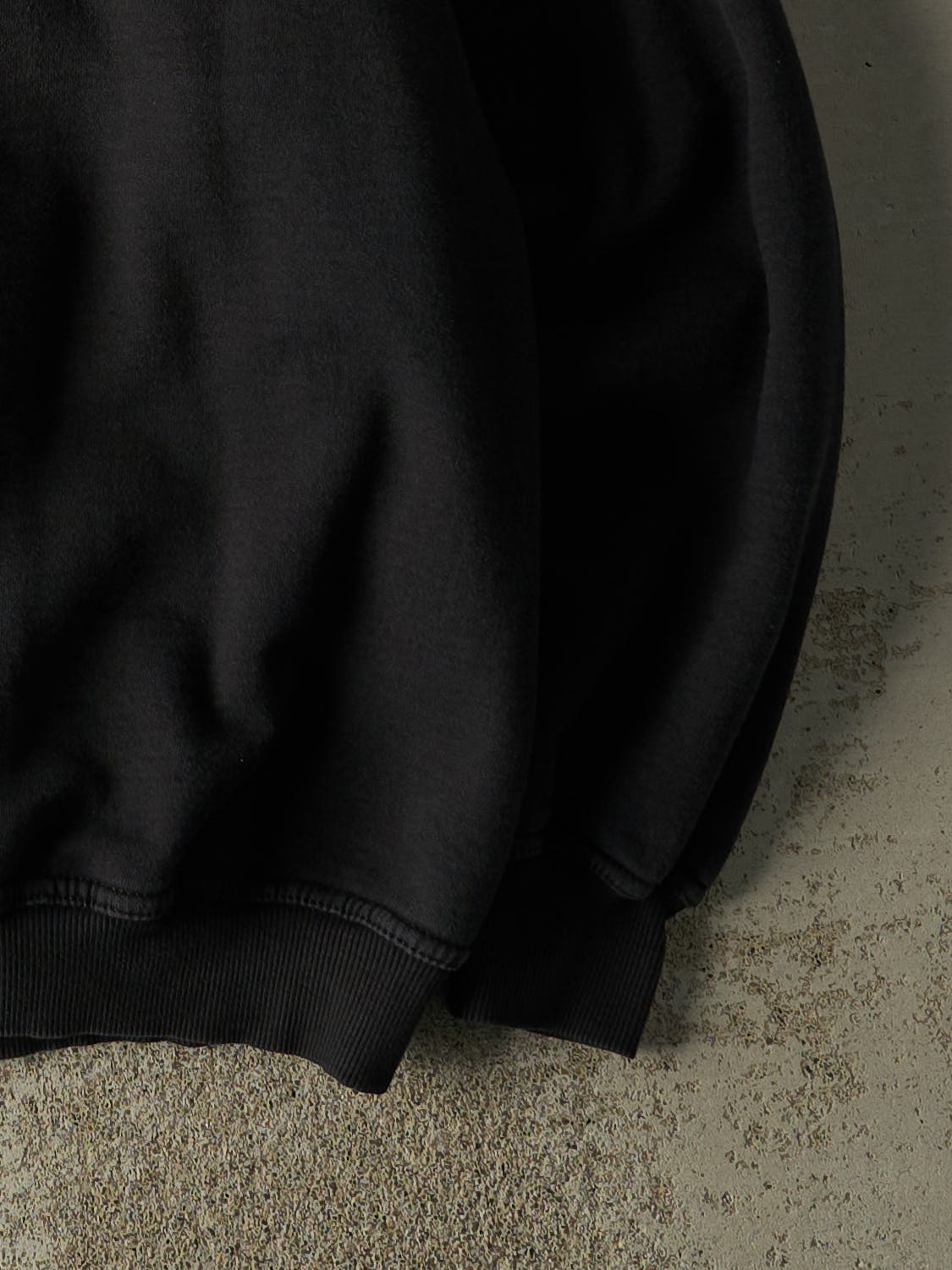 Vintage Y2K Black Russell Athletic Blank Crewneck (L/XL)