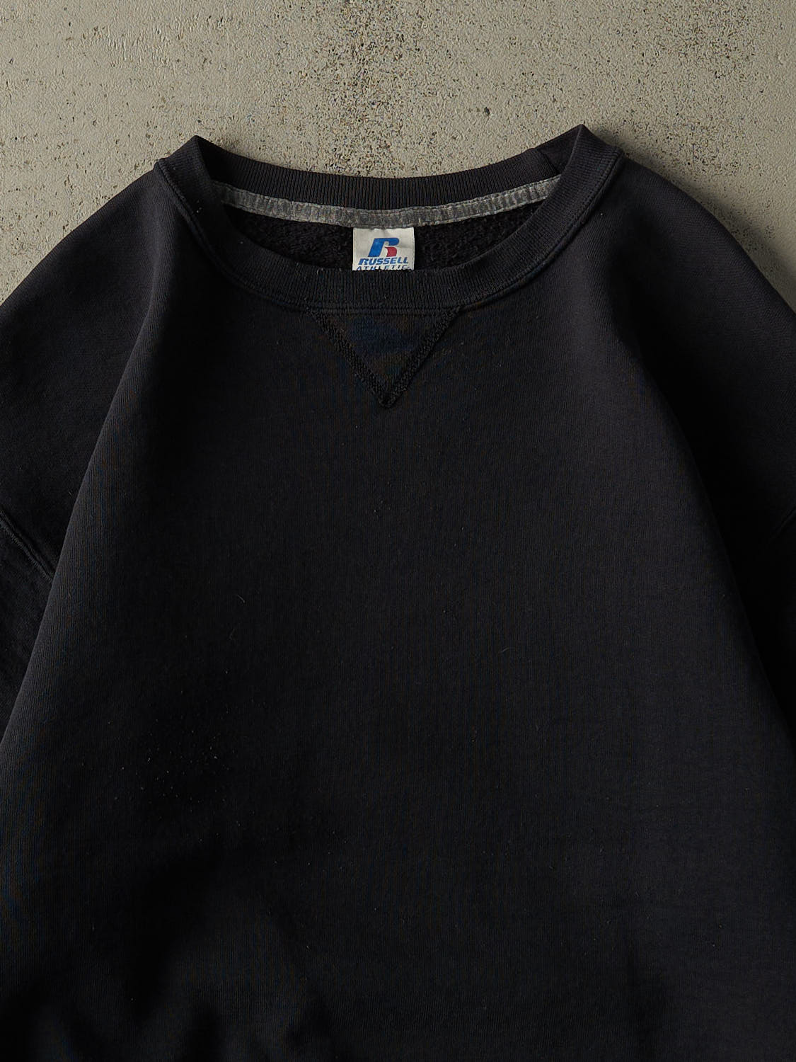Vintage Y2K Black Russell Athletic Blank Crewneck (L)