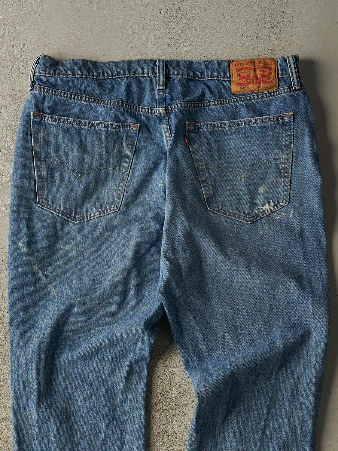 Vintage Y2K Mid Wash Levi's 541 Jeans (36x32)