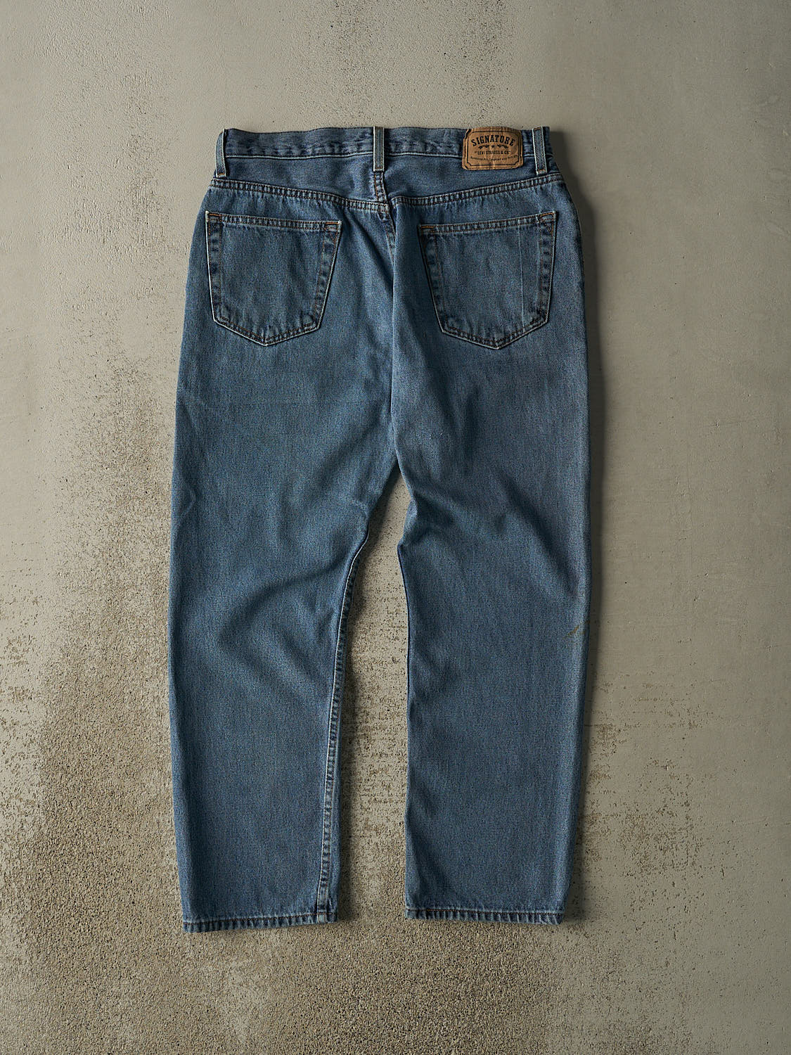 Vintage Y2K Mid Wash Levi's Signature Jeans (34x29)