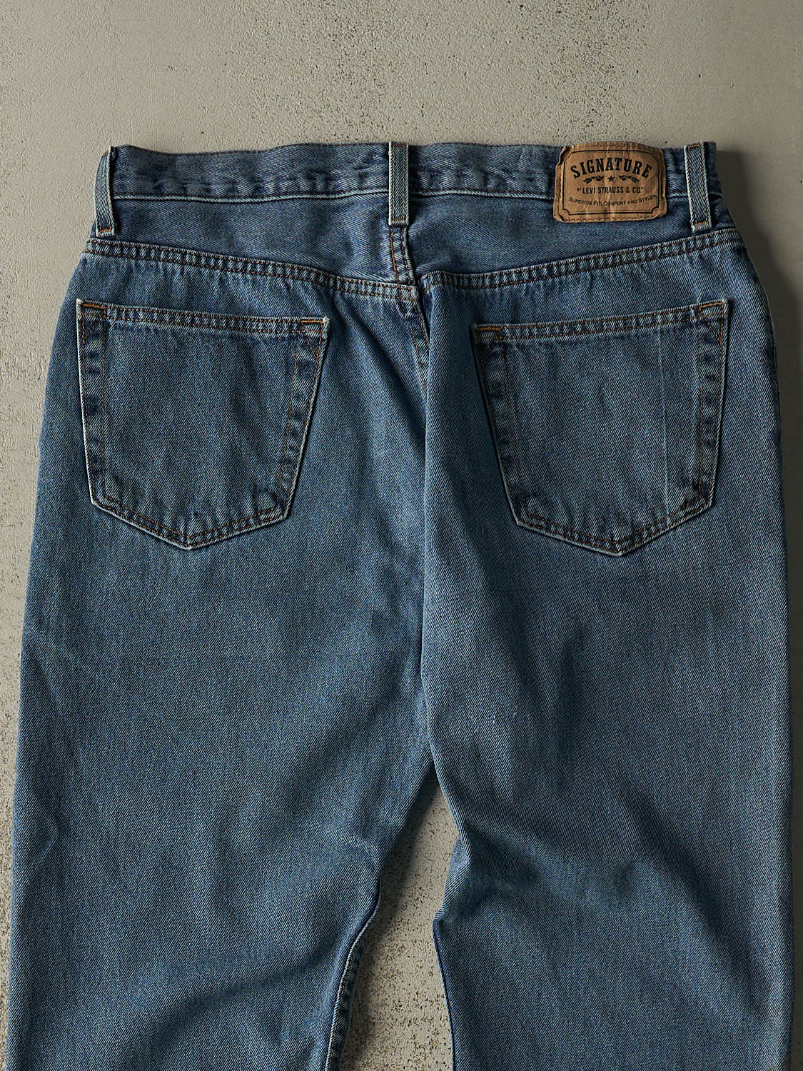 Vintage Y2K Mid Wash Levi's Signature Jeans (34x29)