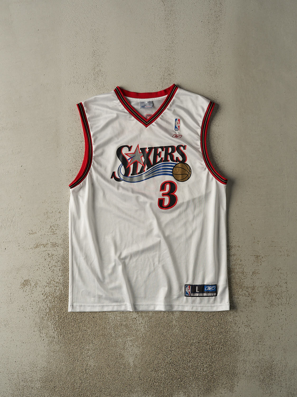 Vintage Y2K White Philadelphia 76ers Allen Iverson Basketball Jersey (XL/XXL)
