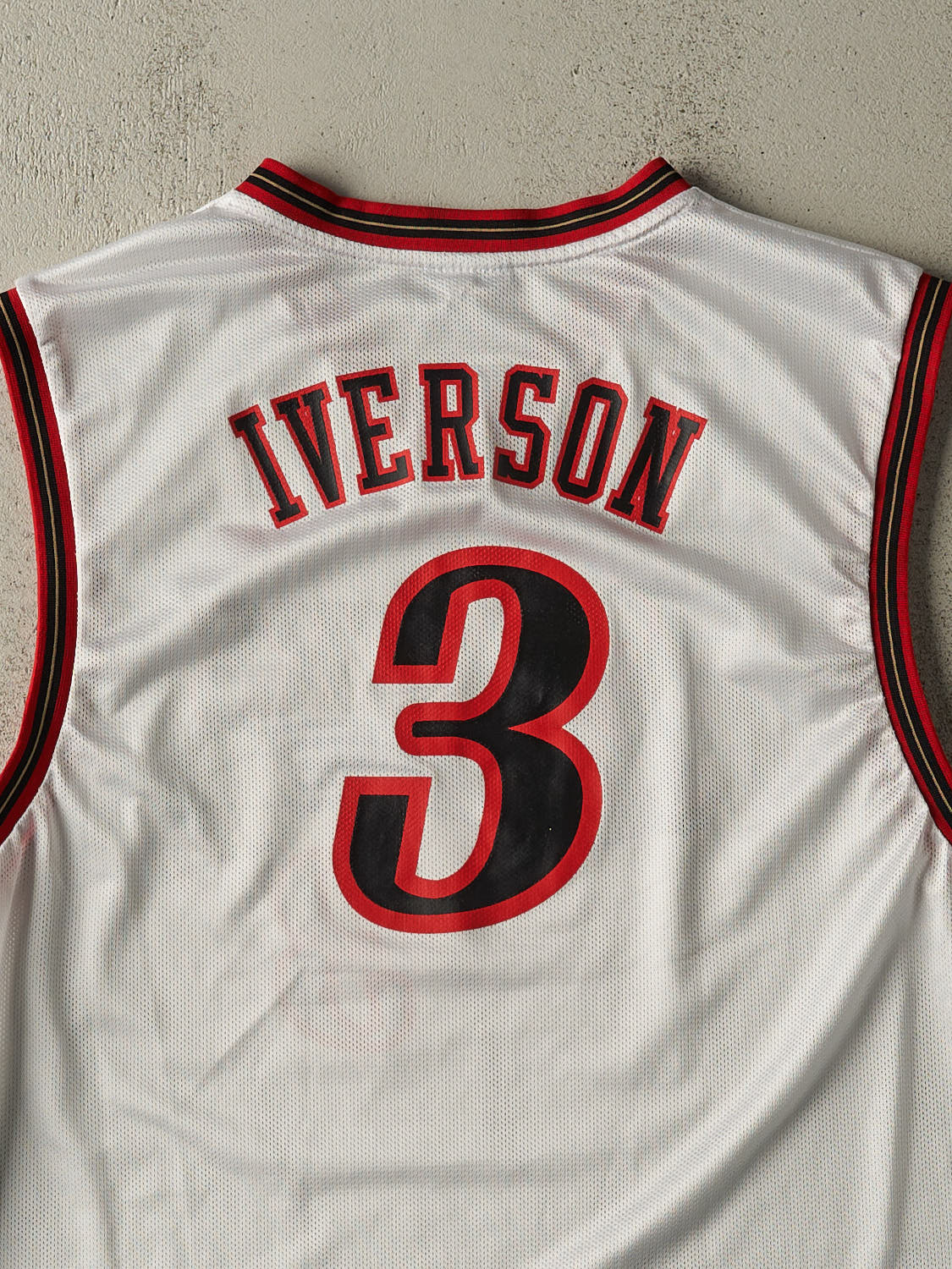 Vintage Y2K White Philadelphia 76ers Allen Iverson Basketball Jersey (XL/XXL)