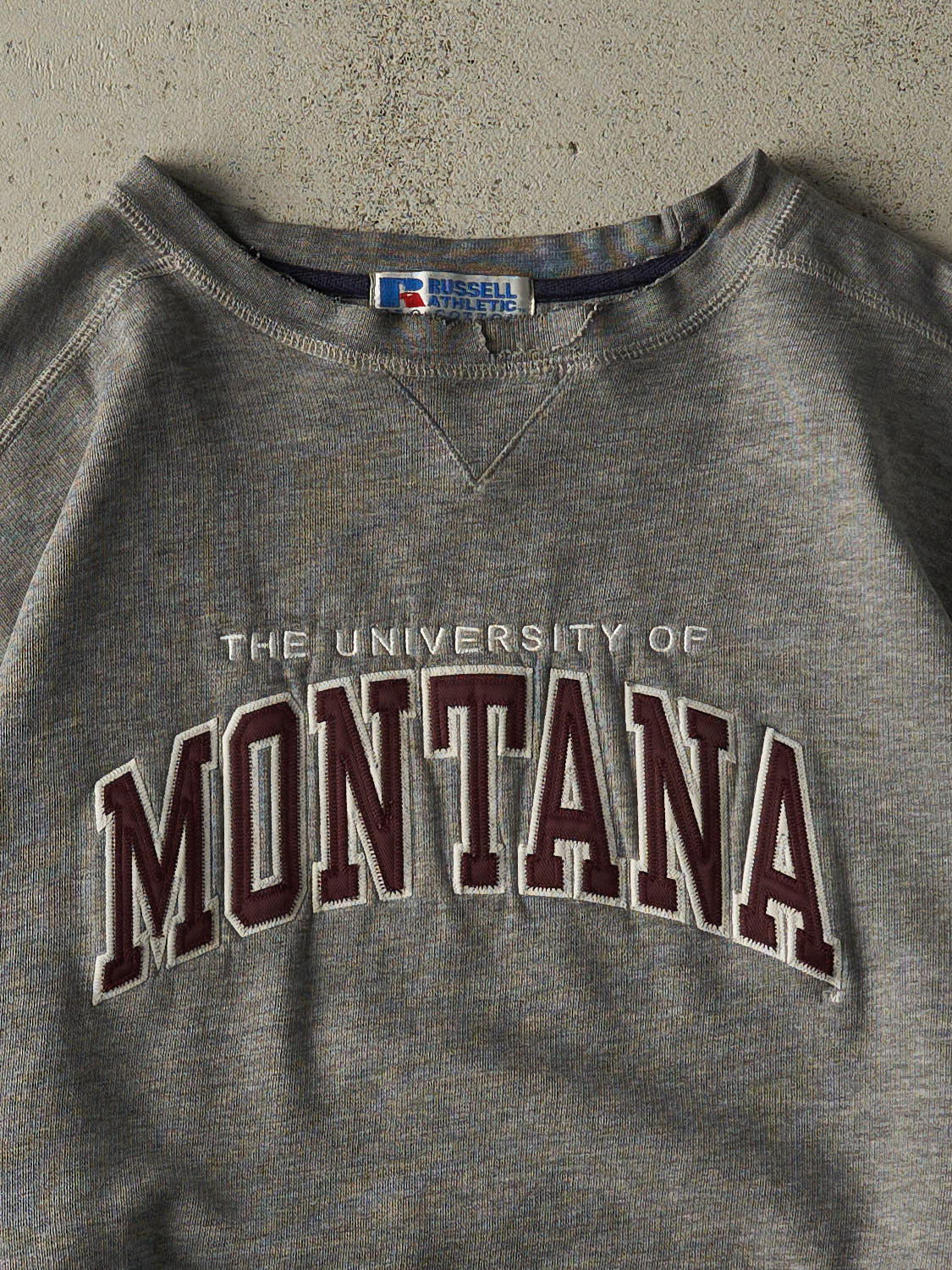 Vintage 90s Grey University of Montana Embroidered Russell Athletic Crewneck (L/XL)