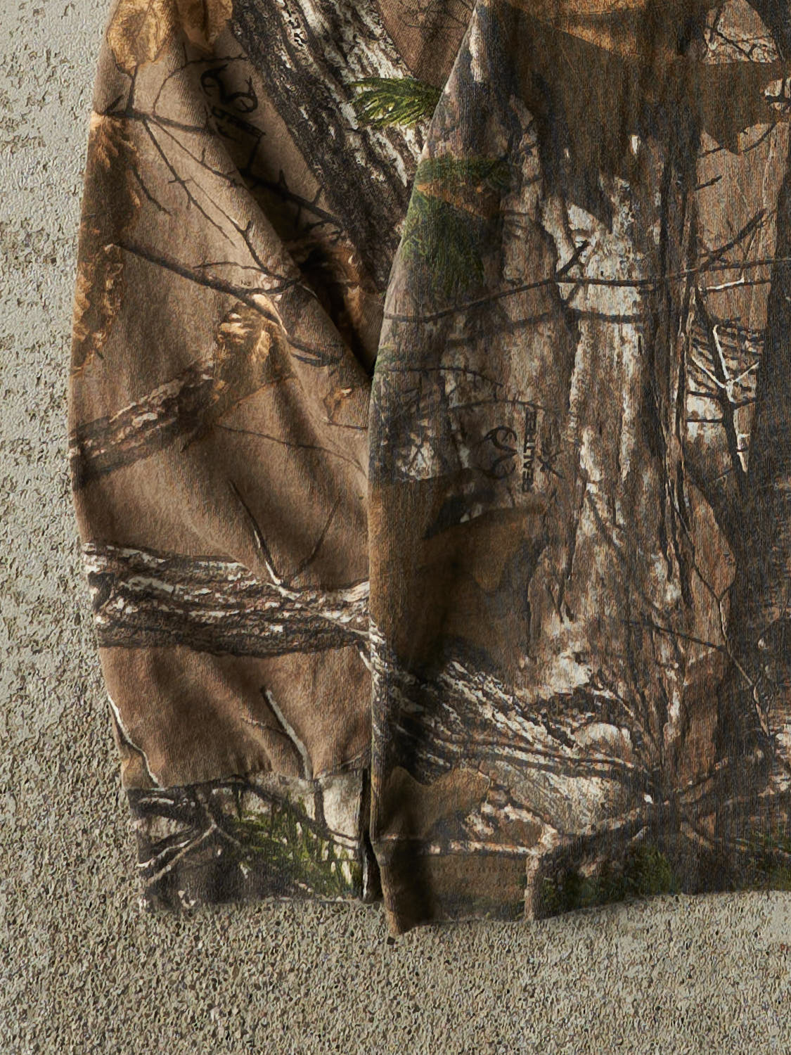 Vintage Y2K Camo Realtree x Russell Outdoors Embroidered Long Sleeve (M)