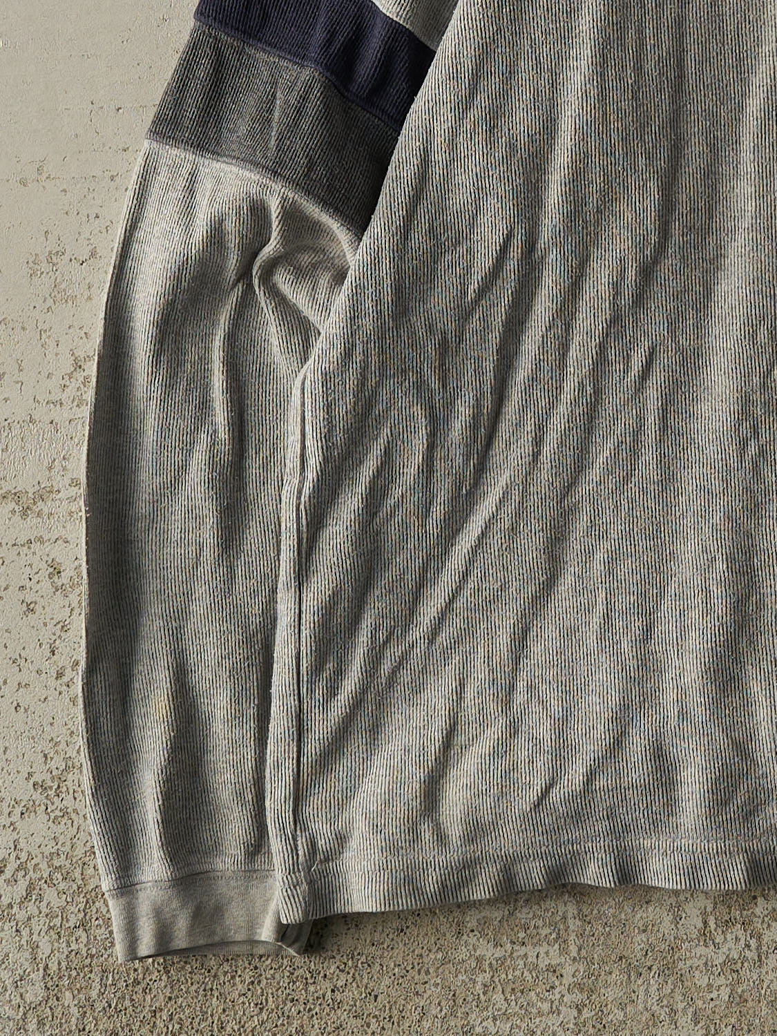 Vintage Y2K Grey Striped Thermal Long Sleeve (XL/XXL)