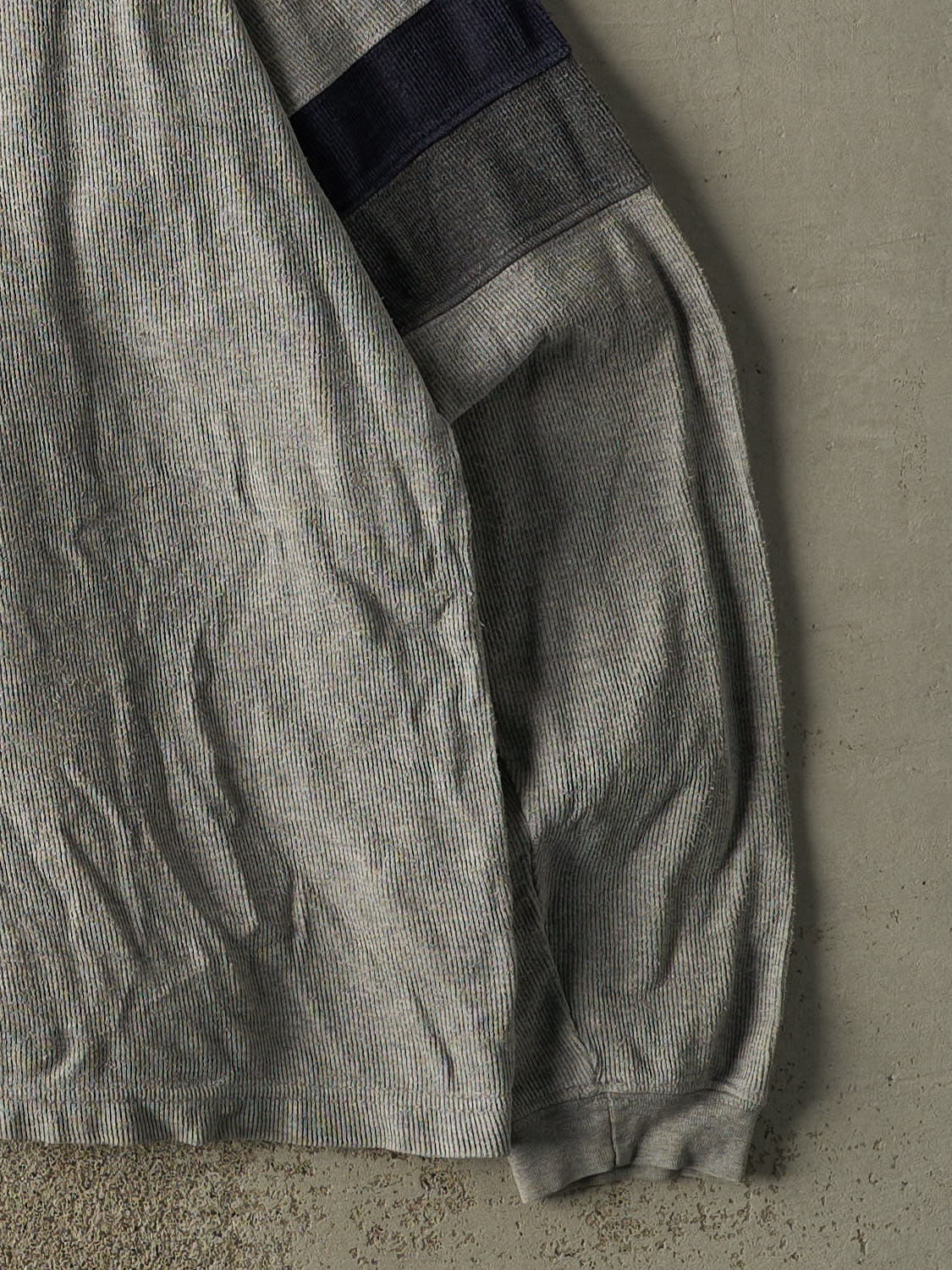 Vintage Y2K Grey Striped Thermal Long Sleeve (XL/XXL)