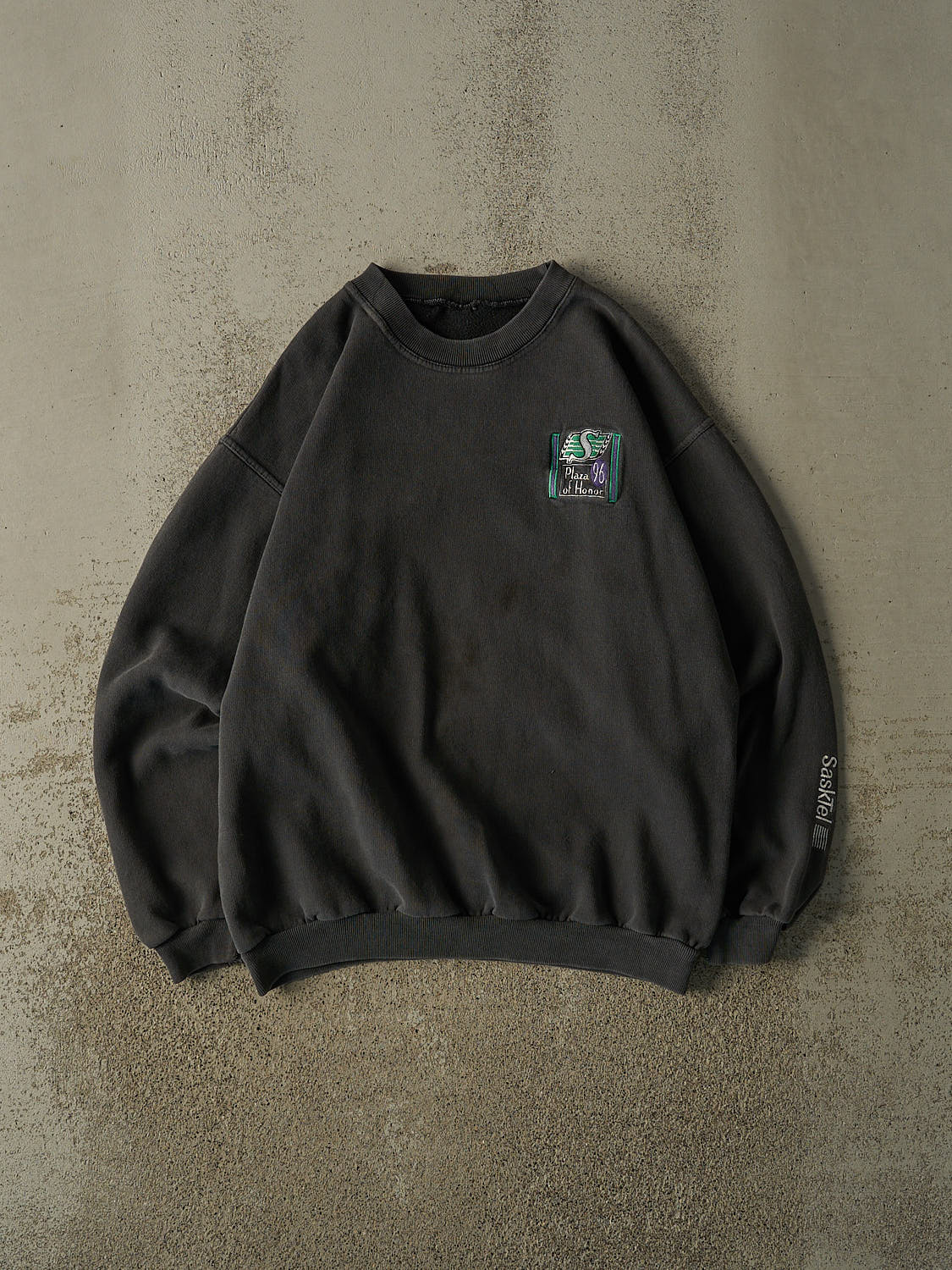 Vintage 96' Faded Black Saskatchewan Roughriders Embroidered Crewneck (L/XL)