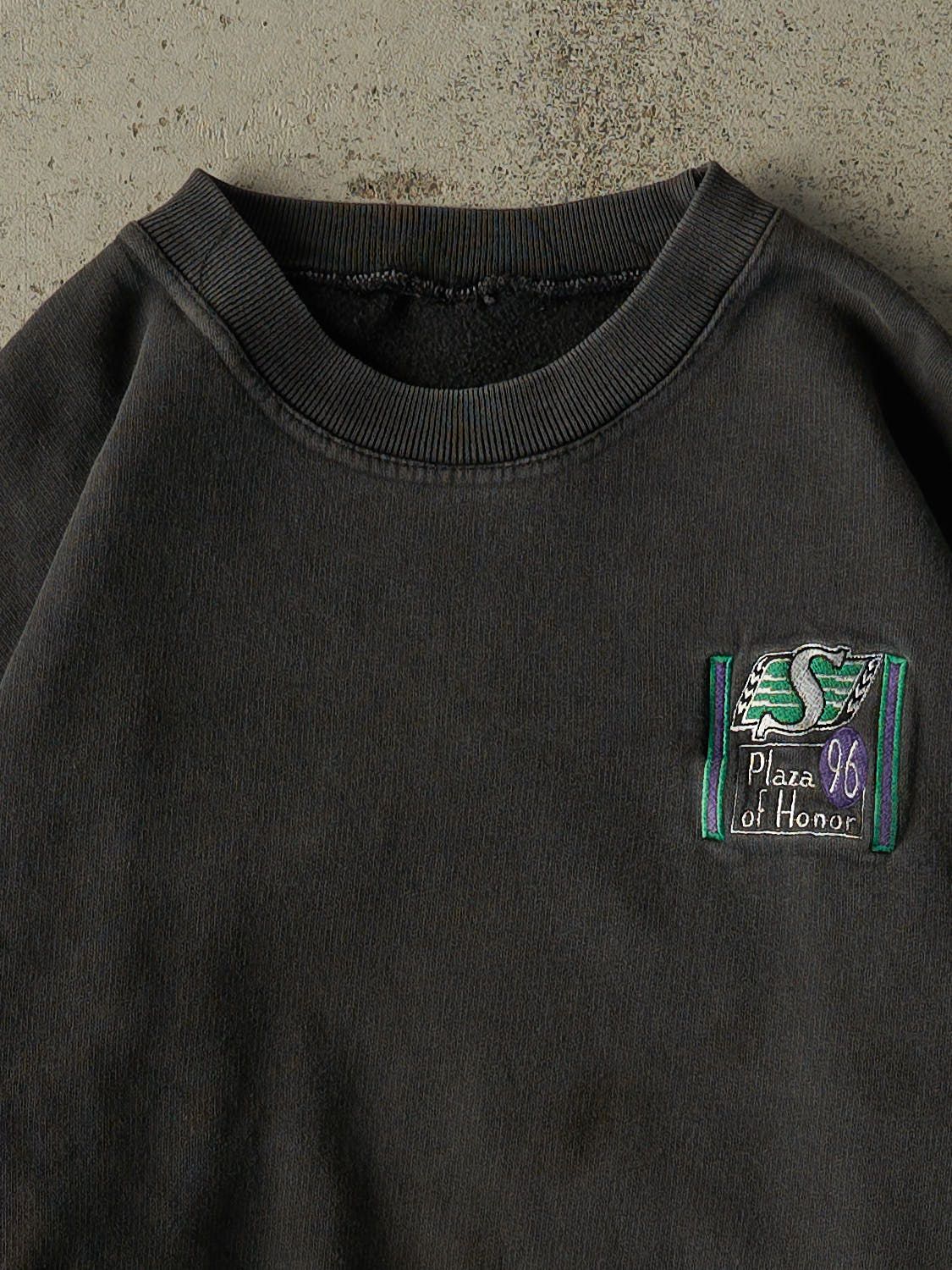 Vintage 96' Faded Black Saskatchewan Roughriders Embroidered Crewneck (L/XL)