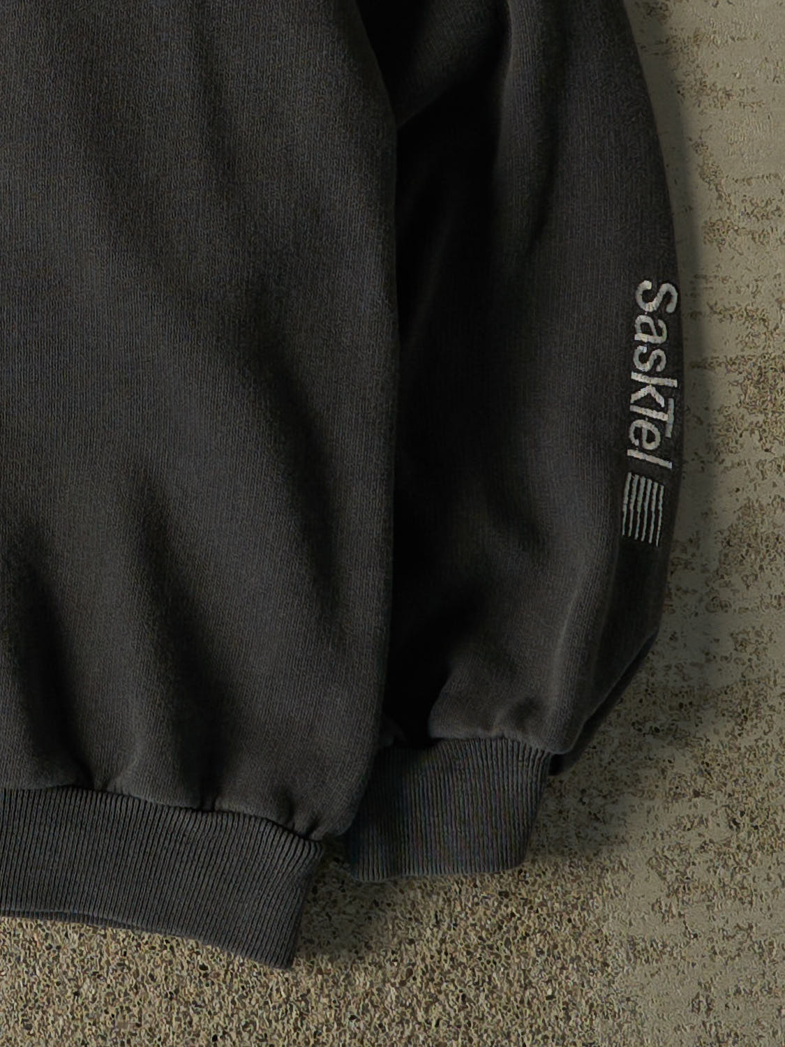 Vintage 96' Faded Black Saskatchewan Roughriders Embroidered Crewneck (L/XL)