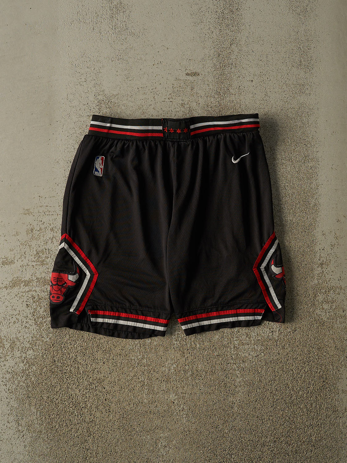 Vintage Y2K Black Chicago Bulls Nike Basketball Shorts (31x8.5)