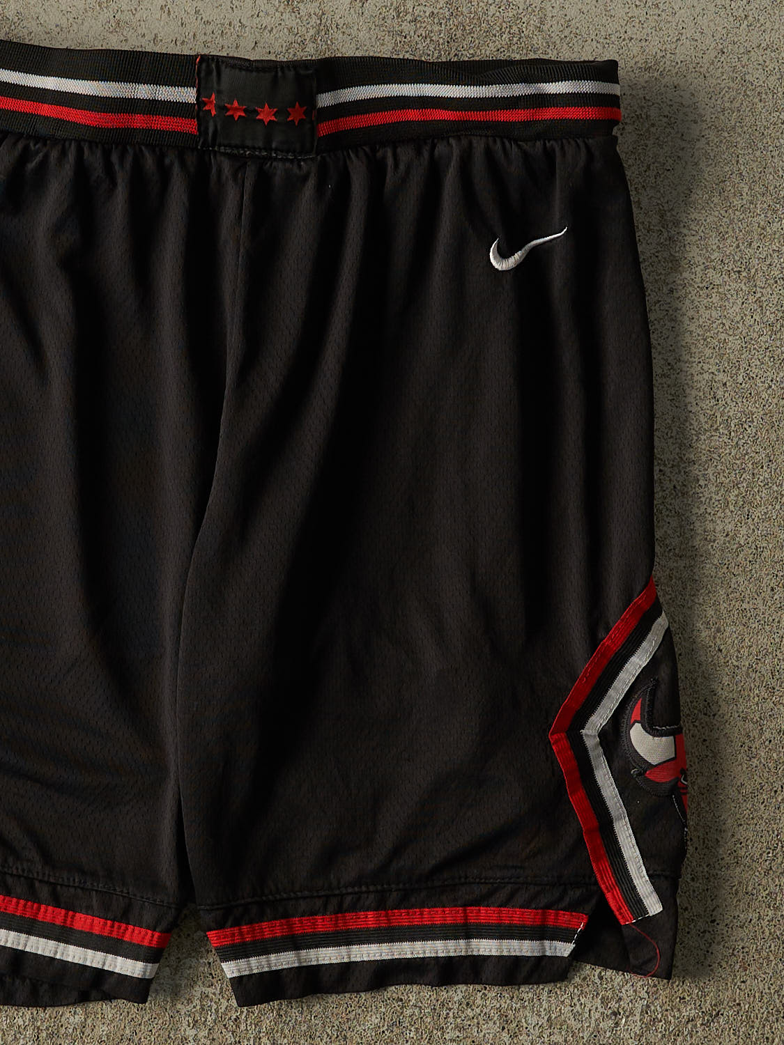 Vintage Y2K Black Chicago Bulls Nike Basketball Shorts (31x8.5)