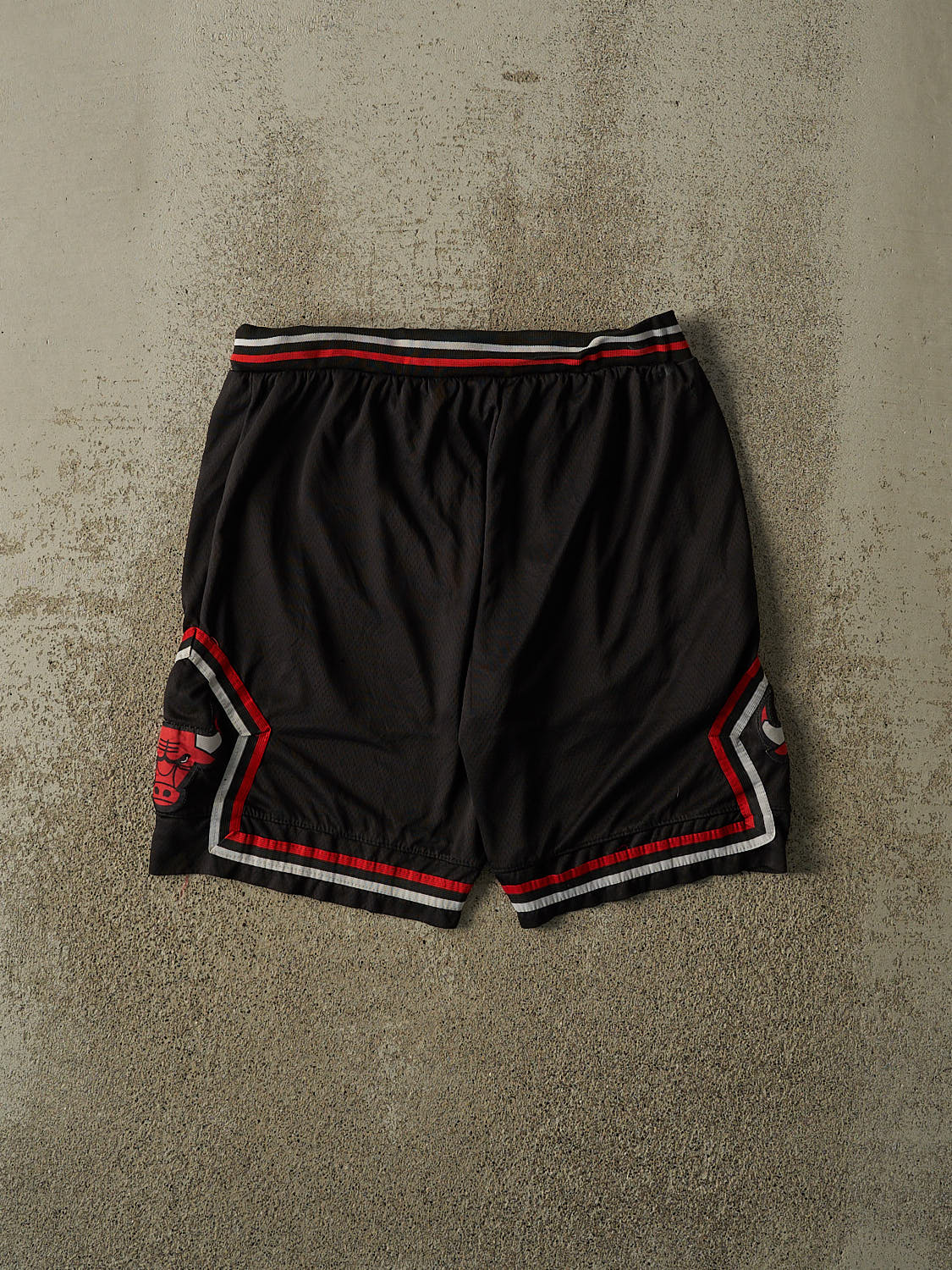 Vintage Y2K Black Chicago Bulls Nike Basketball Shorts (31x8.5)