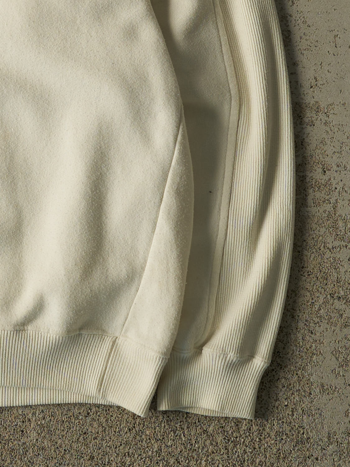 Vintage 90s Beige Gap Alpine Country Embroidered Crewneck (L)
