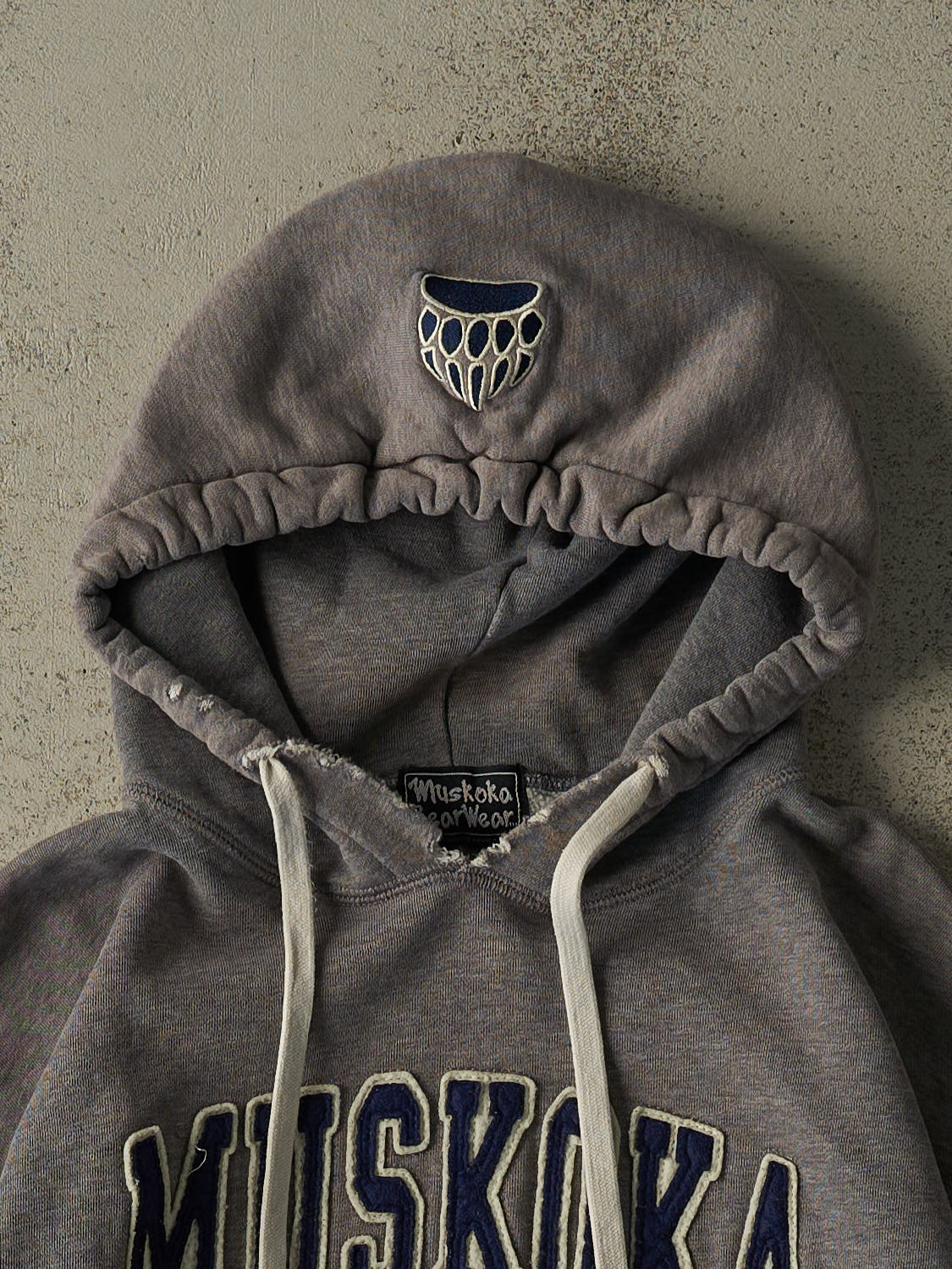 Vintage Y2K Grey Muskoka Embroidered Hoodie (M/L)
