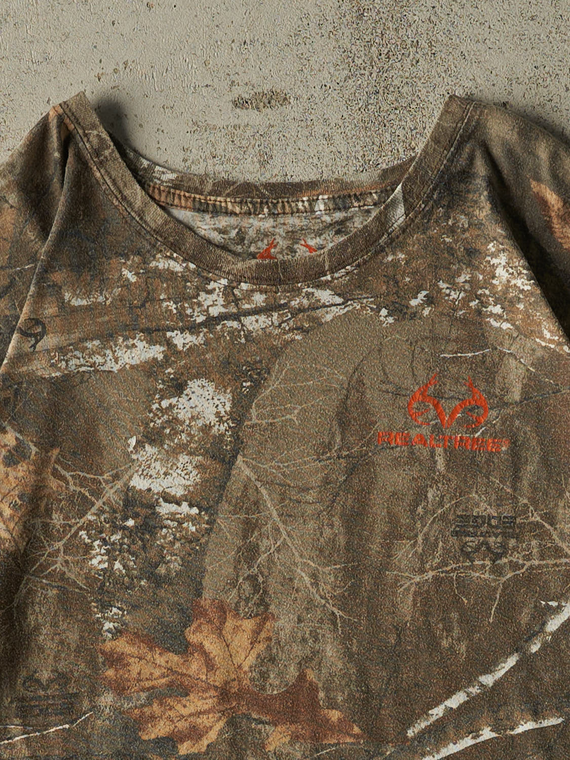 Vintage Y2K Camo Realtree Logo Tee (L/XL)