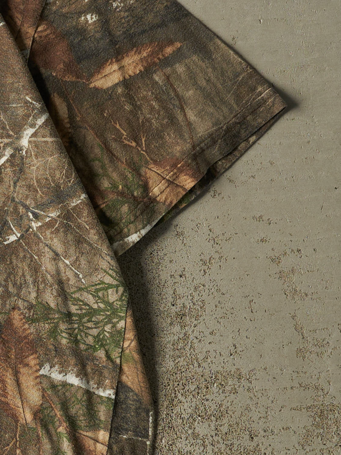 Vintage Y2K Camo Realtree Logo Tee (L/XL)