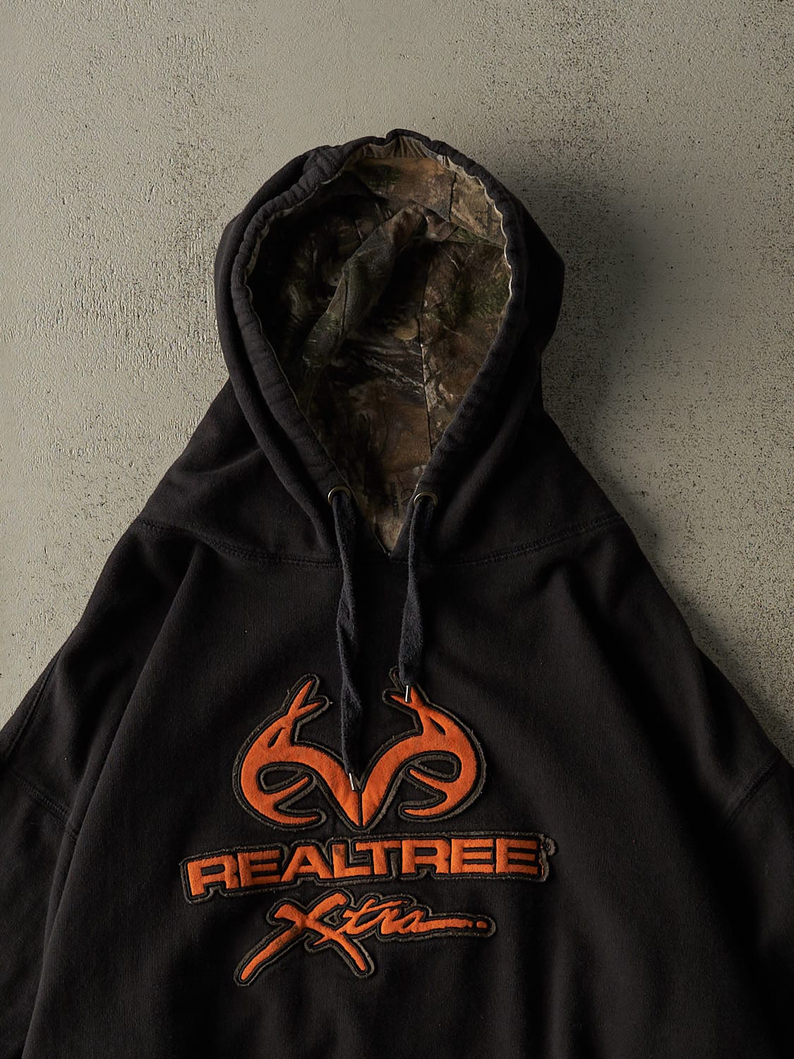 Vintage Y2K Black Realtree Embroidered Logo Hoodie (L/XL)