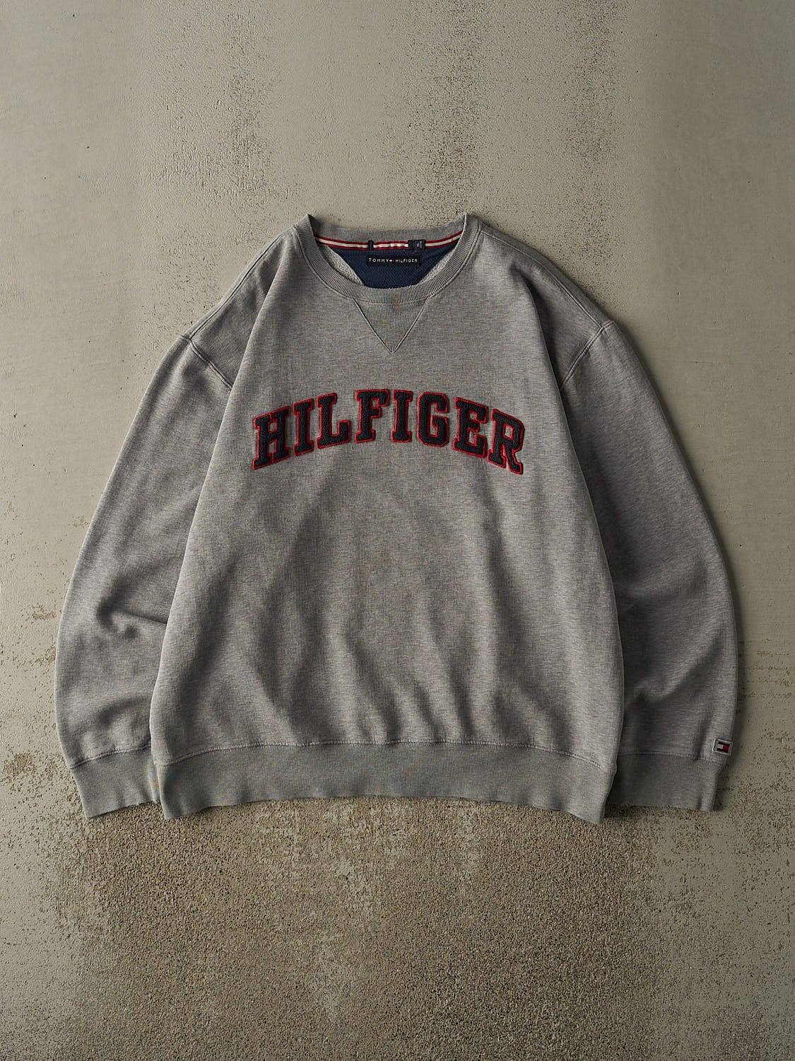 Vintage Y2K Grey Tommy Hilfiger Embroidered Crewneck (L/XL)