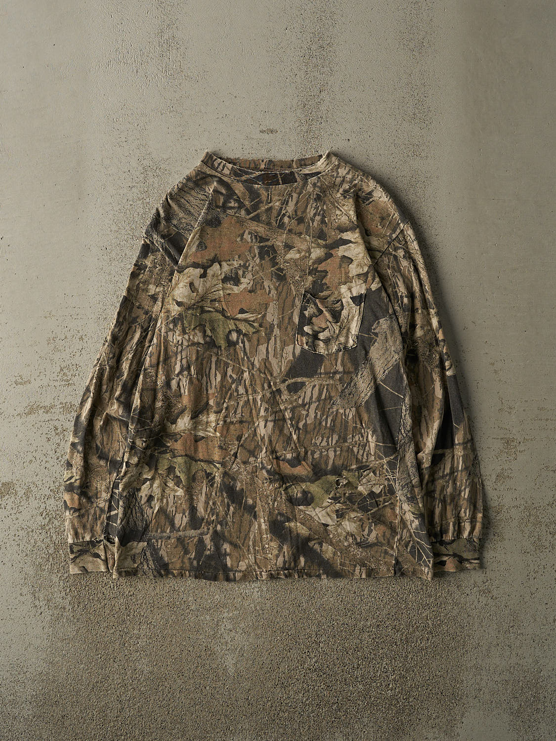 Vintage 90s Camo Mossy Oak Pocket Long Sleeve (S/M)