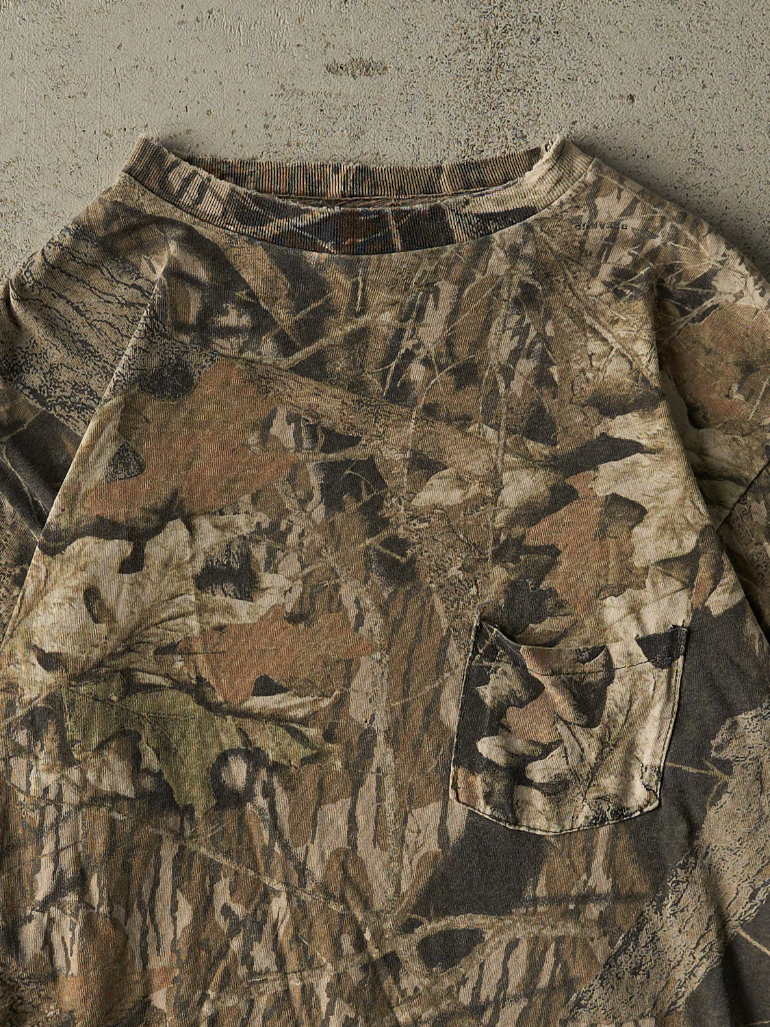 Vintage 90s Camo Mossy Oak Pocket Long Sleeve (S/M)