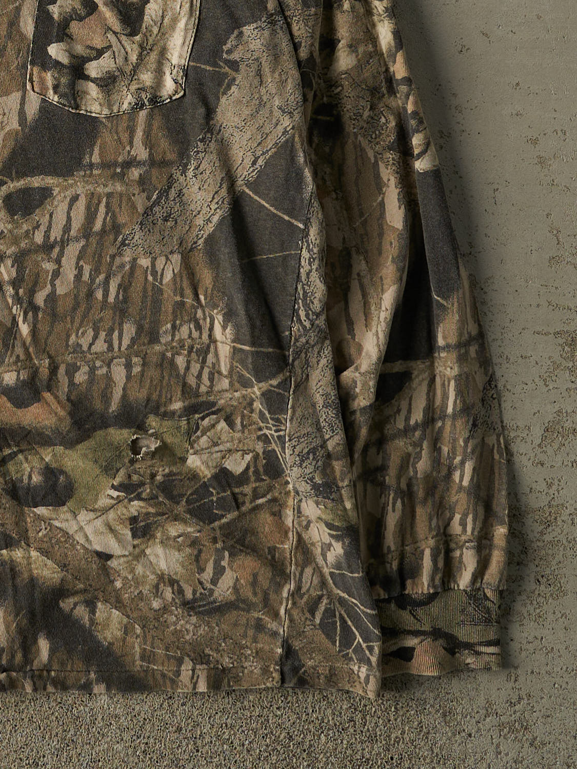 Vintage 90s Camo Mossy Oak Pocket Long Sleeve (S/M)