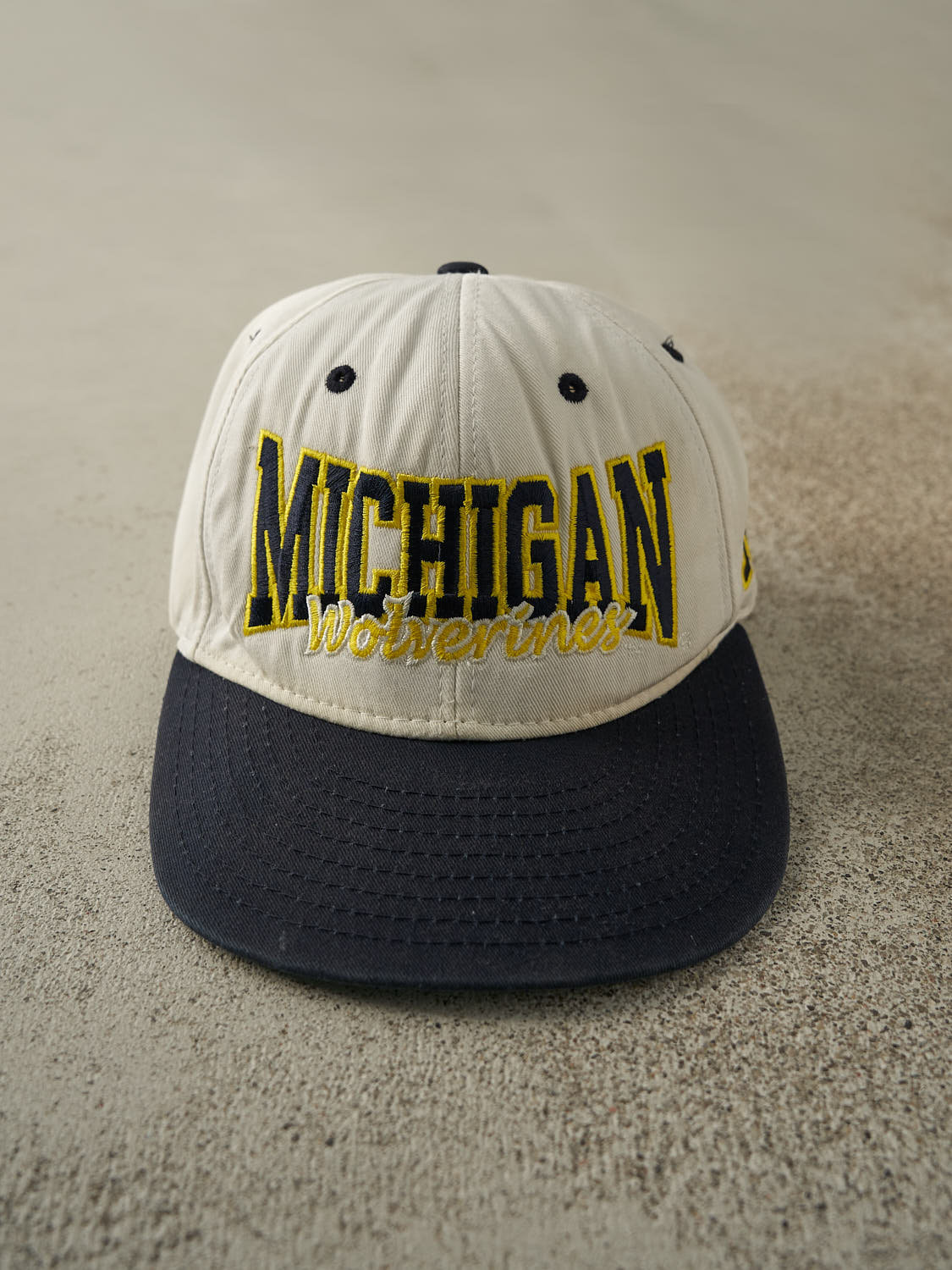 Vintage 90s White University of Michigan Wolverines Snapback (O/S)