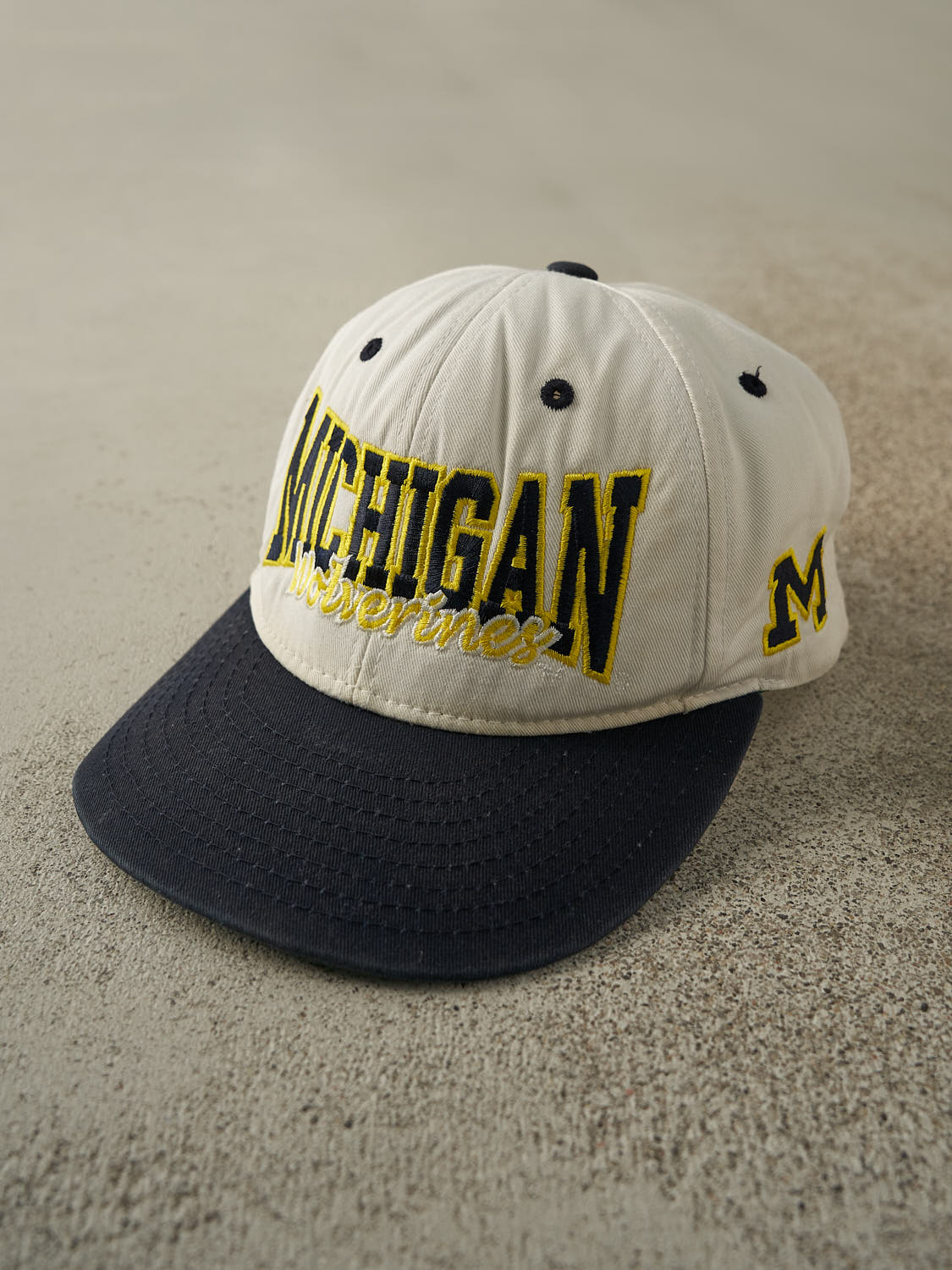 Vintage 90s White University of Michigan Wolverines Snapback (O/S)