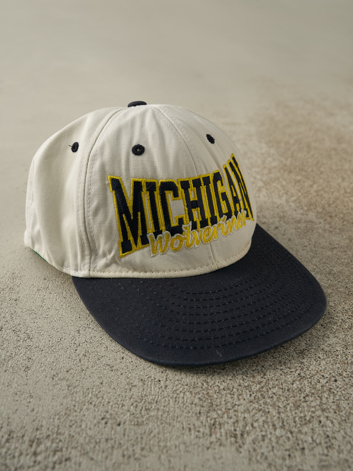 Vintage 90s White University of Michigan Wolverines Snapback (O/S)