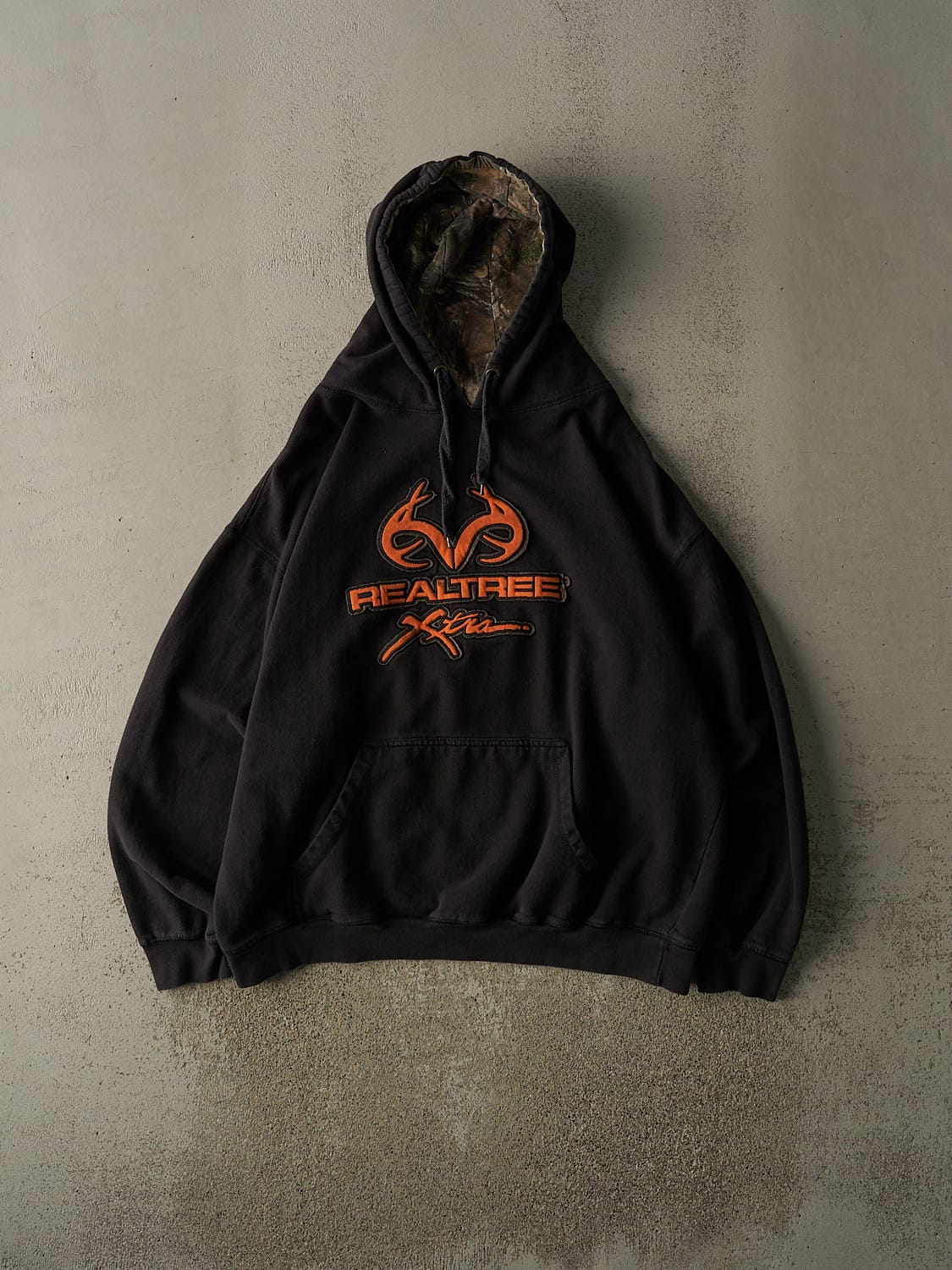 Vintage Y2K Black Realtree Embroidered Logo Hoodie (L/XL)