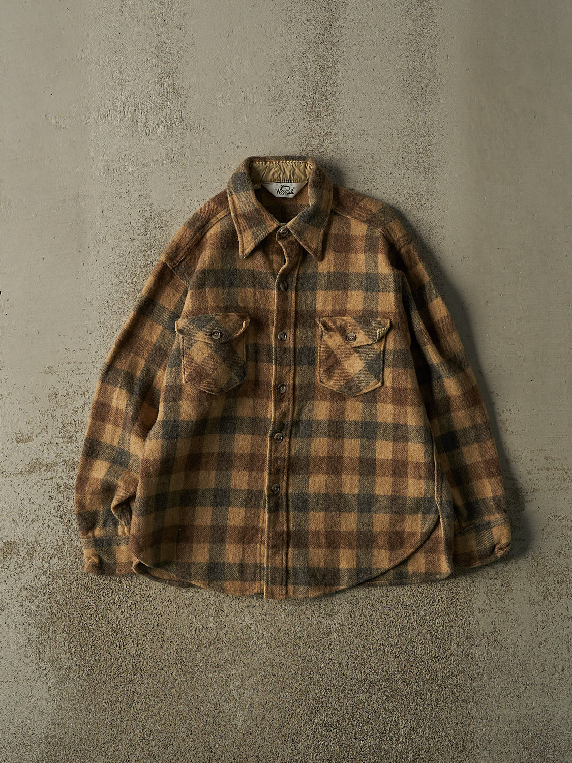 Vintage 80s Beige Woolrich Heavyweight Button Up Long Sleeve (M/L)