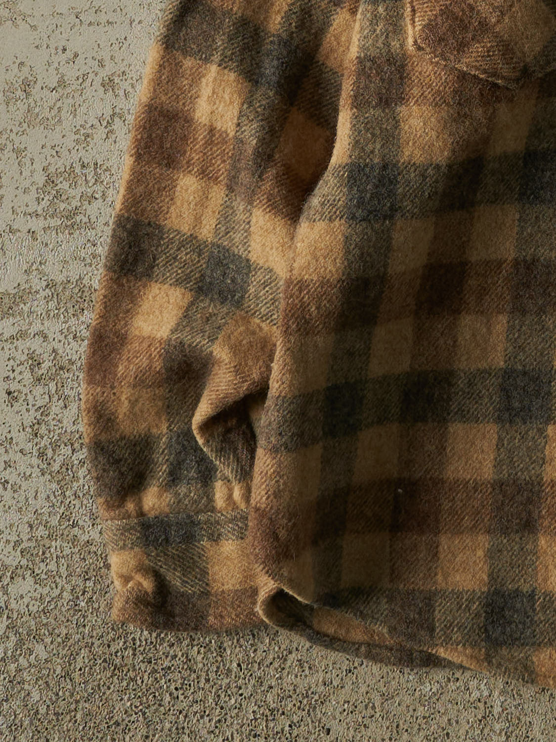 Vintage 80s Beige Woolrich Heavyweight Button Up Long Sleeve (M/L)