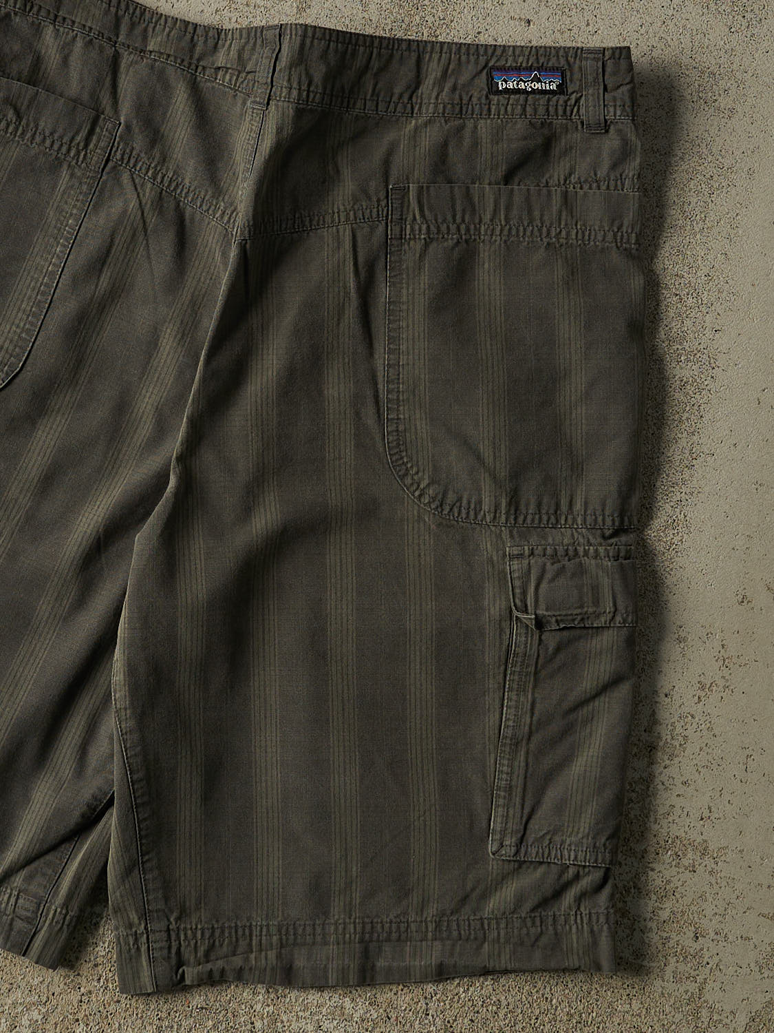 Vintage Y2K Green Patagonia Cargo Shorts (36x11.5)