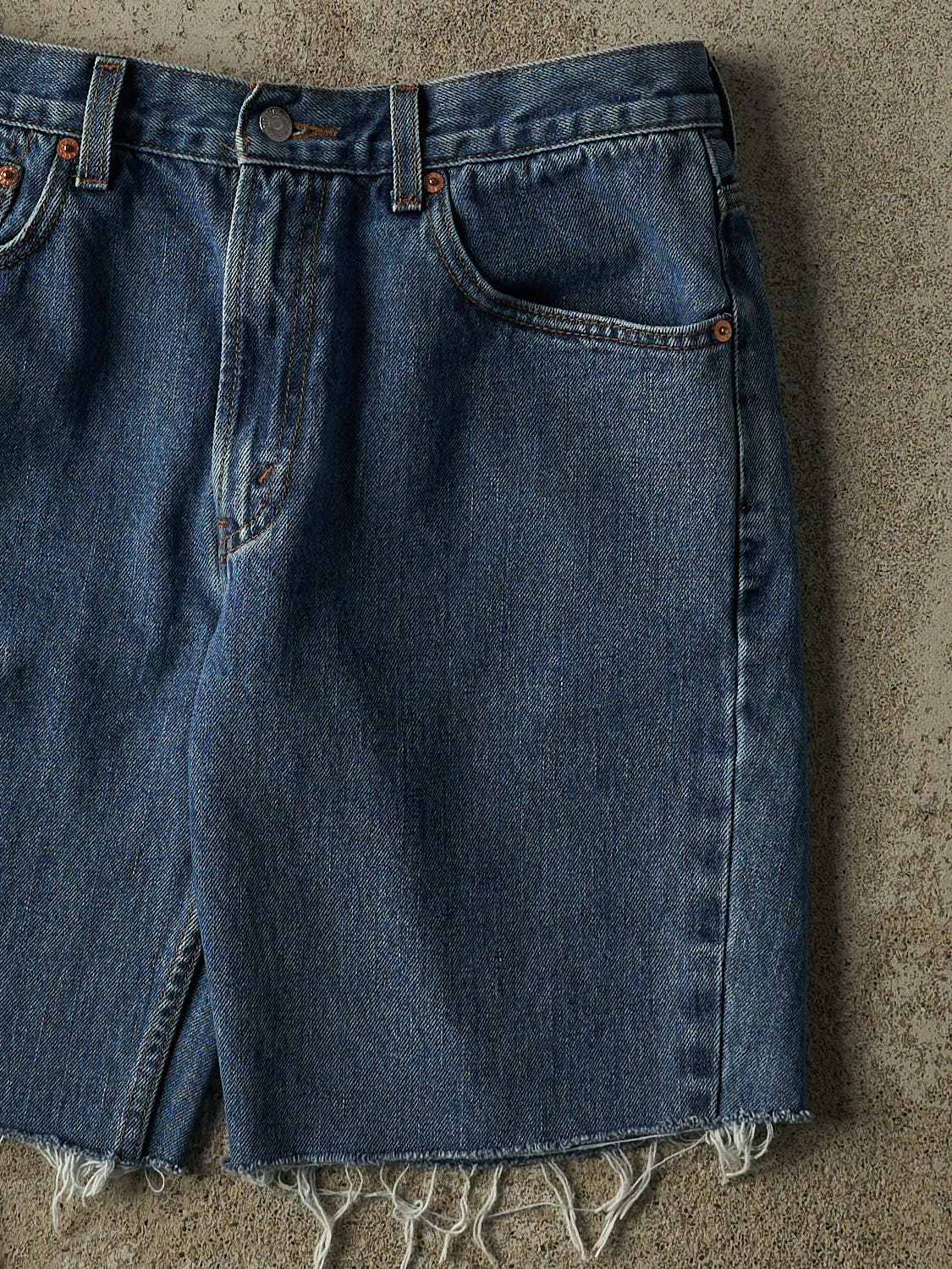 Vintage Y2K Dark Wash Levi's Cut Off Jean Shorts (32x9)