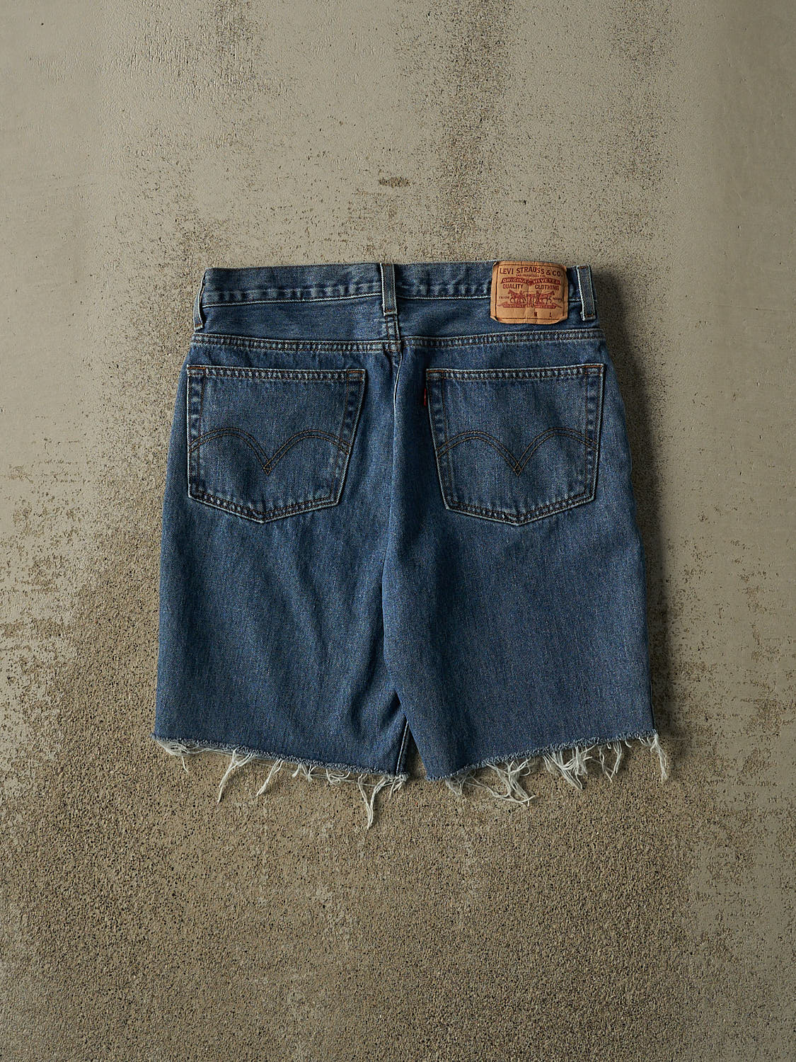 Vintage Y2K Dark Wash Levi's Cut Off Jean Shorts (32x9)