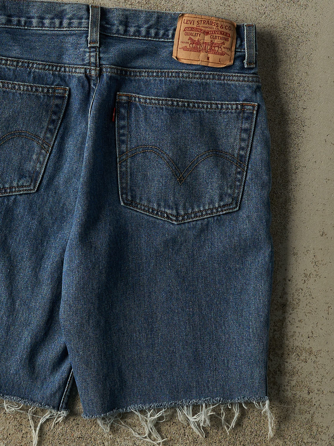 Vintage Y2K Dark Wash Levi's Cut Off Jean Shorts (32x9)