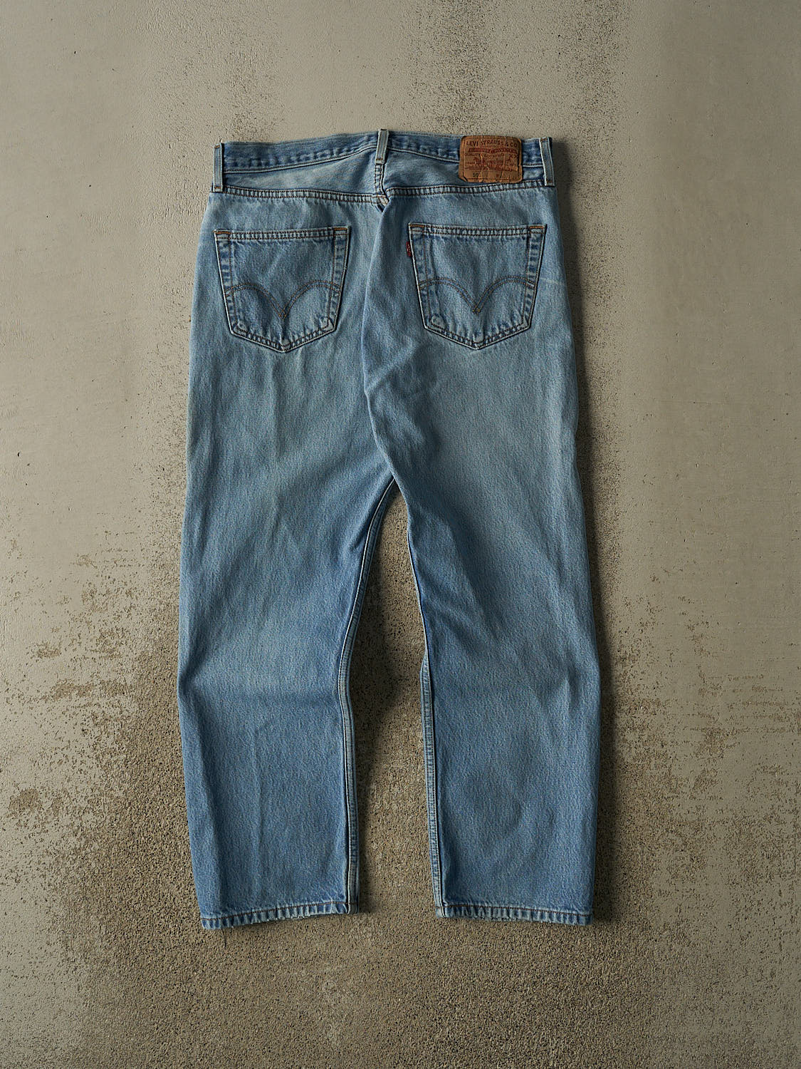 Vintage Y2K Light Wash Levi's 501 Jeans (34x27.5)
