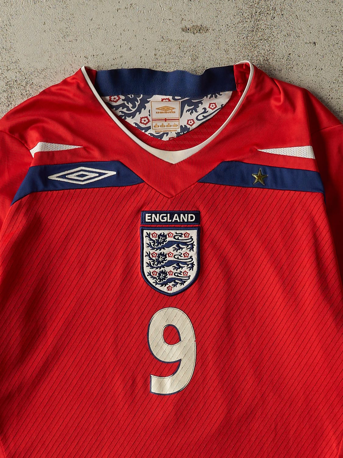 Vintage Y2K Red England #9 Wayne Rooney Jersey (M/L)