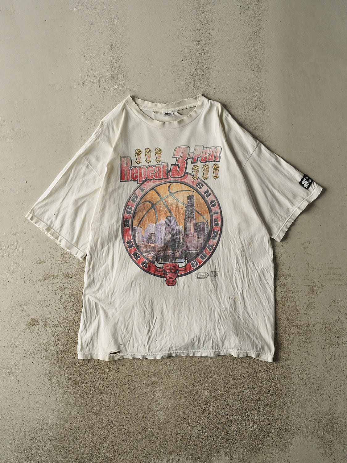 Vintage 98' White Starter Chicago Bulls 3-Peat Champions Tee (XL/XXL)