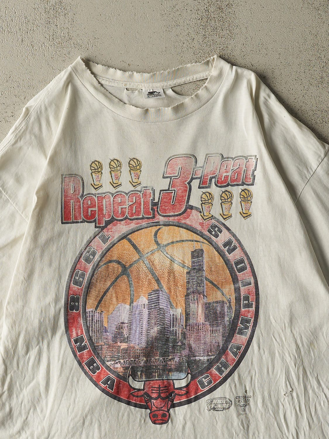 Vintage 98' White Starter Chicago Bulls 3-Peat Champions Tee (XL/XXL)